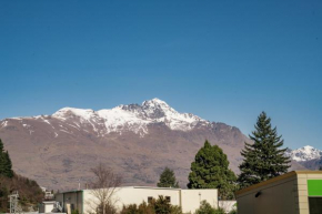 Snowy Peaks - Queenstown Holiday Apartment